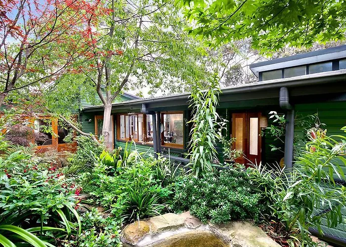 The Black Cockatoo - Secret Garden Treetops Home Katoomba